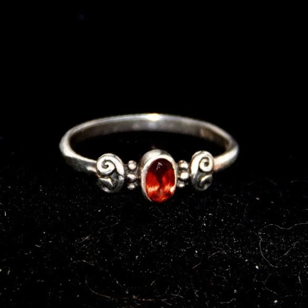 Vintage Sterling Silver Garnet Scroll Ring 925 Filigree Boho Band Size 6.75